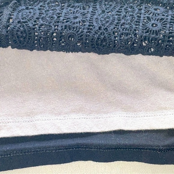 American Eagle Sleeveless Lace Overlay Top Keyhole Back Size Medium - Picture 5 of 9